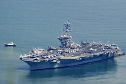 Aeroplanmbajtësja George Washington mbërrin në Lindjen e Mesme për ta zëvendësuar aeroplanmbajtësen Abraham Lincoln Aeroplanmbajtësja George Washington mbërrin në Lindjen e Mesme për ta zëvendësuar aeroplanmbajtësen Abraham Lincoln
