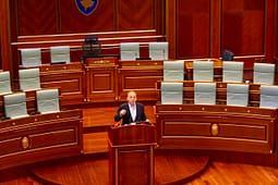 Deputetët e PDK’së sërish në sallën e kuvendit, Reçica: Vandali Kurti s’mund t’ua marrë deputetëve mandatin, Kuvendi të konstituohet Deputetët e PDK’së sërish në sallën e kuvendit, Reçica: Vandali Kurti s’mund t’ua marrë deputetëve mandatin, Kuvendi të konstituohet