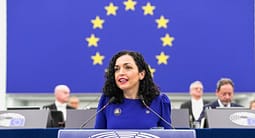 Glorifikimi i Mlladiqit nga Serbia, Osmani kritikon BE’në: Po vazhdoni ta shpërbleni me miliarda euro, ndoshta do zgjoheni një ditë Glorifikimi i Mlladiqit nga Serbia, Osmani kritikon BE’në: Po vazhdoni ta shpërbleni me miliarda euro, ndoshta do zgjoheni një ditë