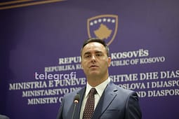 Konjufca pas takimit me ministrin francez: Serbia po relativizon krimet e luftës, kjo s’ka vend në Evropën demokratike Konjufca pas takimit me ministrin francez: Serbia po relativizon krimet e luftës, kjo s’ka vend në Evropën demokratike