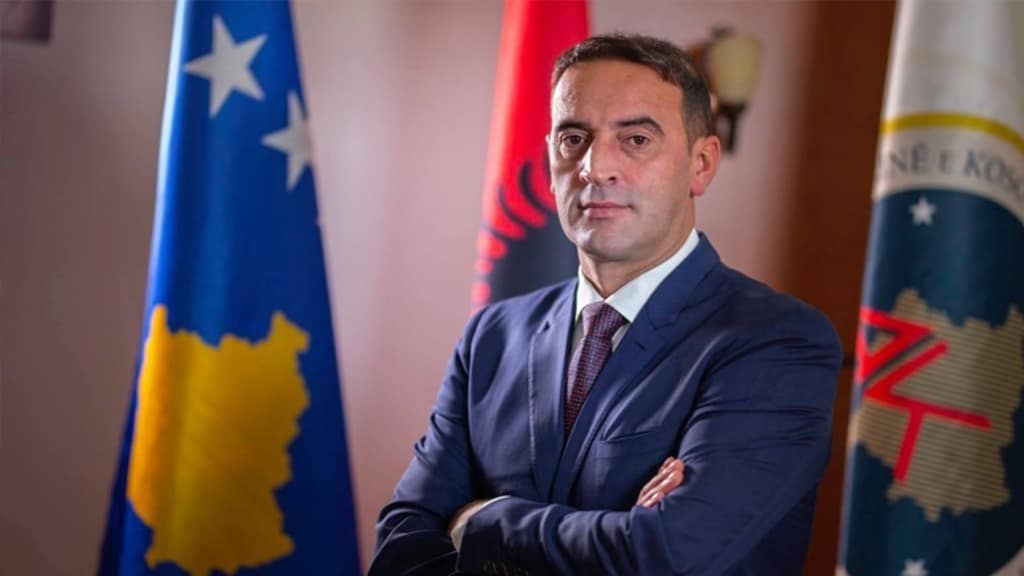 Fermerët e Drenasit derdhin qumështin në kanal pas rënies së çmimit, Haradinaj: Kjo është marre për vendin Fermerët e Drenasit derdhin qumështin në kanal pas rënies së çmimit, Haradinaj: Kjo është marre për vendin