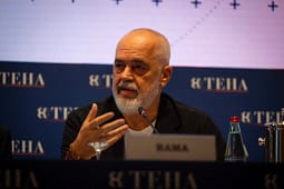 “Po më merr Putini në telefon”, Rama batuta nga Italia “Po më merr Putini në telefon”, Rama batuta nga Italia