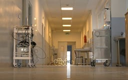 Tre pacientë me HIV në infektivë, njëri në gjendje të rëndë Tre pacientë me HIV në infektivë, njëri në gjendje të rëndë