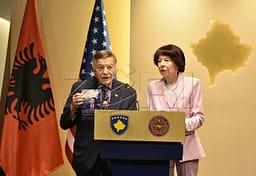 DioGuardi: Duhet të jemi të kujdesshëm për të ardhmen e Kosovës DioGuardi: Duhet të jemi të kujdesshëm për të ardhmen e Kosovës