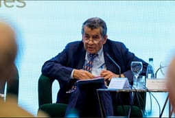 Sir Geoffrey Nice: Gjykata Speciale pasqyron objektiva të fshehta politike Sir Geoffrey Nice: Gjykata Speciale pasqyron objektiva të fshehta politike