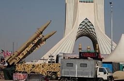 Sulmi iranian ndaj një ndërtese të një kompanie kineze në Kuvajt vret një punëtor, thotë Ministria e Mbrojtjes e Kuvajtit Sulmi iranian ndaj një ndërtese të një kompanie kineze në Kuvajt vret një punëtor, thotë Ministria e Mbrojtjes e Kuvajtit