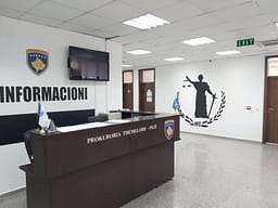 Ngrihet aktakuzë ndaj një personi në Pejë për vrasje në tentativë ndaj tre vetave, kishte rrezikuar jetën edhe të një tjetri Ngrihet aktakuzë ndaj një personi në Pejë për vrasje në tentativë ndaj tre vetave, kishte rrezikuar jetën edhe të një tjetri