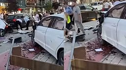Pamje nga aksidenti mes katër automjete në Malishevë – u lëndua një zyrtar policor dhe katër persona të tjerë Pamje nga aksidenti mes katër automjete në Malishevë – u lëndua një zyrtar policor dhe katër persona të tjerë