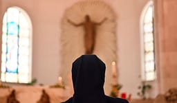 Çfarë qëndron pas kundërshtimeve për ndërtimin e një kishe në Vushtrri? Çfarë qëndron pas kundërshtimeve për ndërtimin e një kishe në Vushtrri?