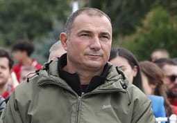 Angellov: Ende aktiv zjarri në fshatin Çanishtë, nuk rrezikohet ndonjë fshat tjetër Angellov: Ende aktiv zjarri në fshatin Çanishtë, nuk rrezikohet ndonjë fshat tjetër