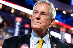 Kongresmeni amerikan Joe Wilson kritikon Serbinë për nderimet e planifikuara shtetërore për Mlladiçin: Është si Gjermania ta nderonte Hitlerin Kongresmeni amerikan Joe Wilson kritikon Serbinë për nderimet e planifikuara shtetërore për Mlladiçin: Është si Gjermania ta nderonte Hitlerin