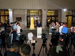 Abdixhiku pas takimit mbi 3 orësh me Kurtin: Pa marrëveshje konkrete, zgjedhjet e reja mbeten alternativa nëse nuk lëviz procesi Abdixhiku pas takimit mbi 3 orësh me Kurtin: Pa marrëveshje konkrete, zgjedhjet e reja mbeten alternativa nëse nuk lëviz procesi