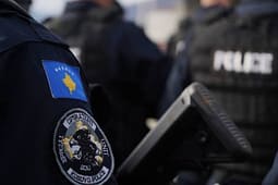 Shtetasi i Kosovës ekstradohet nga Kroacia në Kosovë, kërkohej për përfshirje në dhunim Shtetasi i Kosovës ekstradohet nga Kroacia në Kosovë, kërkohej për përfshirje në dhunim