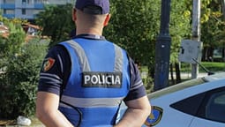 Pa me sytë e tij sherrin mes djalit dhe një personi tjetër, ndërron jetë nga arresti kardiak 69-vjeçari në Roskovec Pa me sytë e tij sherrin mes djalit dhe një personi tjetër, ndërron jetë nga arresti kardiak 69-vjeçari në Roskovec