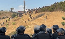 Tentuan të kalonin drejt Ceutës, policia marokene arreston mbi 100 persona – shqetësime për një tjetër kalim masiv Tentuan të kalonin drejt Ceutës, policia marokene arreston mbi 100 persona – shqetësime për një tjetër kalim masiv