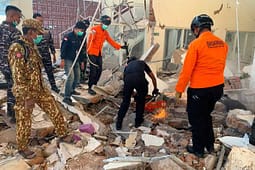 Indonezia regjistron mbi 2 mijë lëkundje pas tërmetit vdekjeprurës të fundjavës Indonezia regjistron mbi 2 mijë lëkundje pas tërmetit vdekjeprurës të fundjavës