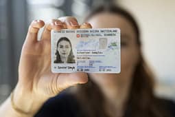 Zvicra do të prezantojë kartën e re biometrike të identitetit Zvicra do të prezantojë kartën e re biometrike të identitetit