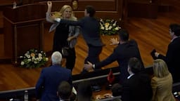Hedhja e vezëve ndaj Kurti, lajm edhe në mediat botërore Hedhja e vezëve ndaj Kurti, lajm edhe në mediat botërore