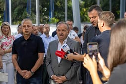 Reçica-Kurtit: Vandal politik, ndali vandalizmat – kthehu në parlament Reçica-Kurtit: Vandal politik, ndali vandalizmat – kthehu në parlament