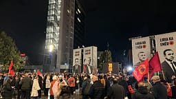 Nata e 10-të e protestave në Prishtinë kundër vendimit të Hagës Nata e 10-të e protestave në Prishtinë kundër vendimit të Hagës