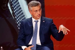 Plenkoviq: Menjëherë pas funeralit të Mladiq-it, e thirra përfaqësuesin tonë në BE – e patë rezultatin Plenkoviq: Menjëherë pas funeralit të Mladiq-it, e thirra përfaqësuesin tonë në BE – e patë rezultatin