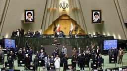 Parlamenti iranian drejt votimit të një ligji për menaxhimin e Ngushticës së Hormuzit Parlamenti iranian drejt votimit të një ligji për menaxhimin e Ngushticës së Hormuzit
