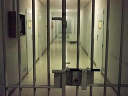 Dhunimi i një burri nga tre të tjerë, Prokuroria jep detaje: Ndodhi në Burgun e Dubravës Dhunimi i një burri nga tre të tjerë, Prokuroria jep detaje: Ndodhi në Burgun e Dubravës