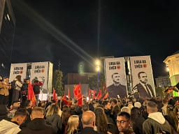 Dita e shtatë e protestës, qytetarët mblidhen sërish në sheshin e Prishtinës Dita e shtatë e protestës, qytetarët mblidhen sërish në sheshin e Prishtinës