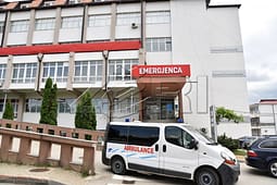 Përleshje me mjete të forta në Han të Elezit, tre persona dërgohen në QKUK për tretman mjekësor Përleshje me mjete të forta në Han të Elezit, tre persona dërgohen në QKUK për tretman mjekësor