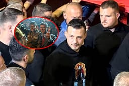 Nga fushatat me babën e tij, deri të protestat kundër Speciales – Foto të Endrit Thaçit, një nga personat më të komentuar Nga fushatat me babën e tij, deri të protestat kundër Speciales – Foto të Endrit Thaçit, një nga personat më të komentuar
