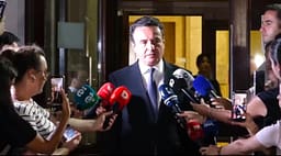 Kurti i qorton 6 deputetët e LDK’së që dolën kundër Bekim Sejdiut, thotë se do takohet përsëri me Abdixhikun Kurti i qorton 6 deputetët e LDK’së që dolën kundër Bekim Sejdiut, thotë se do takohet përsëri me Abdixhikun