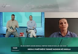 Raportohet për përleshje fizike mes disa punëtorëve grevistë me punëtorët e rinj të angazhuar në shkolla Raportohet për përleshje fizike mes disa punëtorëve grevistë me punëtorët e rinj të angazhuar në shkolla