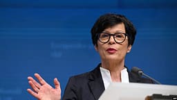 Marta Kos anulon vizitën në Beograd për shkak të nderimeve shtetërore të kriminelit Ratko Mlladiqit Marta Kos anulon vizitën në Beograd për shkak të nderimeve shtetërore të kriminelit Ratko Mlladiqit