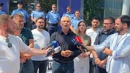 Aleanca hedh qymyr para qeverisë, Ramadani: Kurti po e çon Kosovën në terr politik Aleanca hedh qymyr para qeverisë, Ramadani: Kurti po e çon Kosovën në terr politik