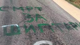 Shfaqen sërish parulla fashiste anti-shqiptare në komunën e Kumanovës: “Vdekje shqiptarëve”, “Kosova është Serbi” Shfaqen sërish parulla fashiste anti-shqiptare në komunën e Kumanovës: “Vdekje shqiptarëve”, “Kosova është Serbi”