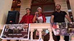 “Turp, turp!”/ Debati për hapjen e konsullatës serbe në Shkodër, banorët në protestë: I kemi të freskëta plagët, kemi vuajtur shumë… “Turp, turp!”/ Debati për hapjen e konsullatës serbe në Shkodër, banorët në protestë: I kemi të freskëta plagët, kemi vuajtur shumë…