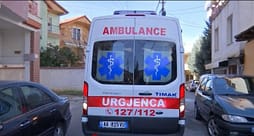 E rëndë në Ksamil, babai përplas aksidentalisht për vdekje vajzën e tij 4-vjeçare E rëndë në Ksamil, babai përplas aksidentalisht për vdekje vajzën e tij 4-vjeçare