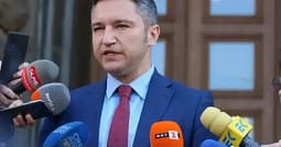 Vigenin: Mickoski po bën tradhëti ndaj vendit duke i bllokuar ndryshimet kushtetuese, të respektohet marrëveshja e vitit 2022 Vigenin: Mickoski po bën tradhëti ndaj vendit duke i bllokuar ndryshimet kushtetuese, të respektohet marrëveshja e vitit 2022