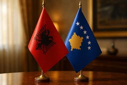 Shqiptarët e Shqipërisë e duan BE-në më shumë se ata të Kosovës, serbët në fund të “pusit” Shqiptarët e Shqipërisë e duan BE-në më shumë se ata të Kosovës, serbët në fund të “pusit”