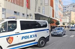 Dy automjete përfshihen nga flakët gjatë natës në Elbasan, nisin hetimet Dy automjete përfshihen nga flakët gjatë natës në Elbasan, nisin hetimet