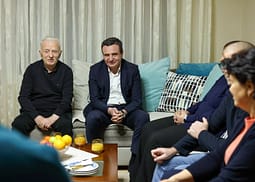 Kurti kujton takimin e fundit me Eqrem Kryeziun: Përveç si politikan dha kontribut të madh edhe në arsim Kurti kujton takimin e fundit me Eqrem Kryeziun: Përveç si politikan dha kontribut të madh edhe në arsim