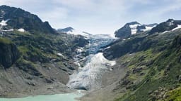 Trupat e dy alpinistëve të zhdukur për dekada të tëra u gjetën pas shkrirjes së akullnajës zvicerane Trupat e dy alpinistëve të zhdukur për dekada të tëra u gjetën pas shkrirjes së akullnajës zvicerane