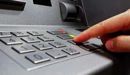 Deponuan para të falsifikuara në bankomat, Policia heton rastin në Prishtinë Deponuan para të falsifikuara në bankomat, Policia heton rastin në Prishtinë