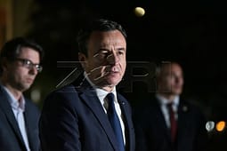 Kurti gazetarëve pas takimit me Abdixhikun: Kur të kemi rezultate, ju do të keni lajme Kurti gazetarëve pas takimit me Abdixhikun: Kur të kemi rezultate, ju do të keni lajme