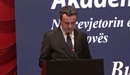Kurti: Radoiçiq vazhdon të strehohet nga presidenti i Serbisë, duhet të gjykohet në Kosovë Kurti: Radoiçiq vazhdon të strehohet nga presidenti i Serbisë, duhet të gjykohet në Kosovë
