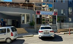 Goditet me sëpatë 45-vjeçari në Delvinë, policia shoqëron autorin Goditet me sëpatë 45-vjeçari në Delvinë, policia shoqëron autorin