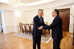 Hamza pas intervistës së Thaçit: Ty dhe shokët e tu ju presim më 16 shtator në Prishtinë, si çlirimtarë Hamza pas intervistës së Thaçit: Ty dhe shokët e tu ju presim më 16 shtator në Prishtinë, si çlirimtarë