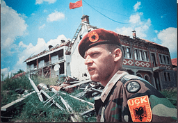 Nga arkivi i luftës, publikohet fotografia e rrallë e Bashkim Jasharit me uniformën e UÇK-së Nga arkivi i luftës, publikohet fotografia e rrallë e Bashkim Jasharit me uniformën e UÇK-së