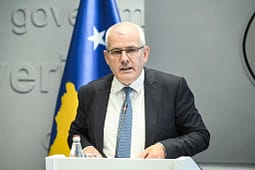 Sveçla reagon pas akuzave të opozitës për Ligjin për Shtetësinë: Përpjekje për të njollosur punën tonë Sveçla reagon pas akuzave të opozitës për Ligjin për Shtetësinë: Përpjekje për të njollosur punën tonë