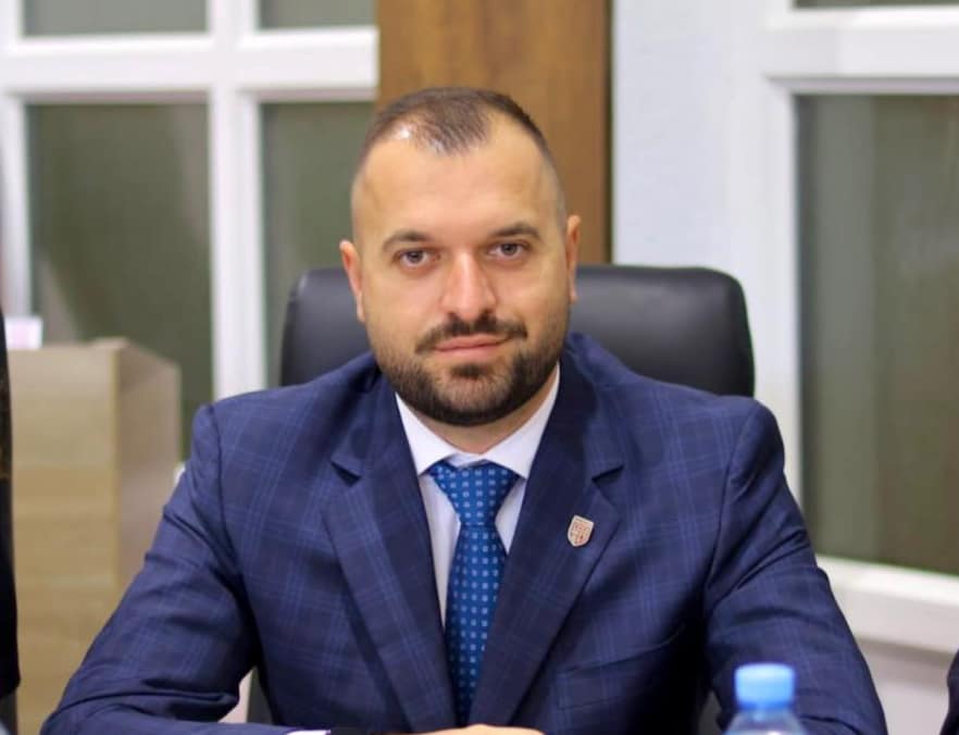 Sot varroset Rifat Stojkaj, drejtori i Bujqësisë në Deçan Sot varroset Rifat Stojkaj, drejtori i Bujqësisë në Deçan